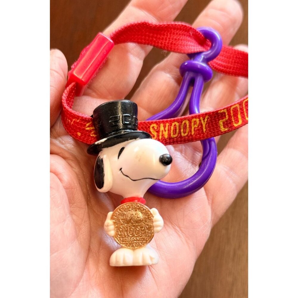 Vintage Snoopy Holding Penny Coin Millennium 2000 Keychain Clip Lanyard